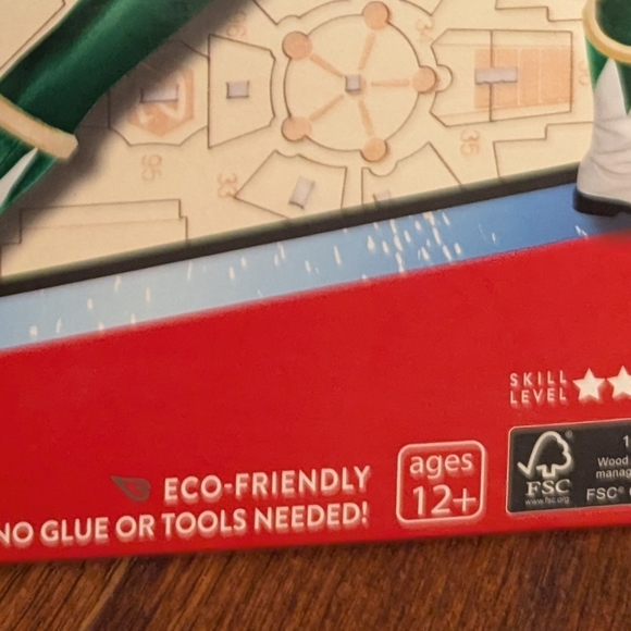 IncrediBuilds: Power Rangers: Dragonzord 3D Wood Model and Poster - Picture 12 of 12